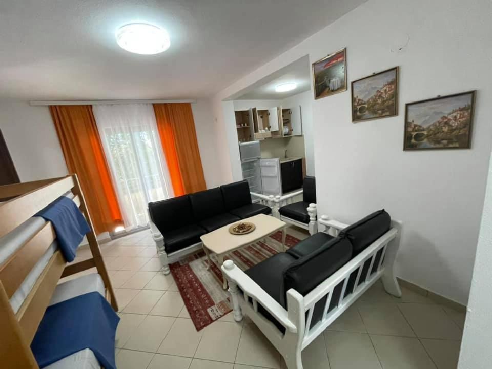 Aparthotel Vila Tufi Velipojë 外观 照片