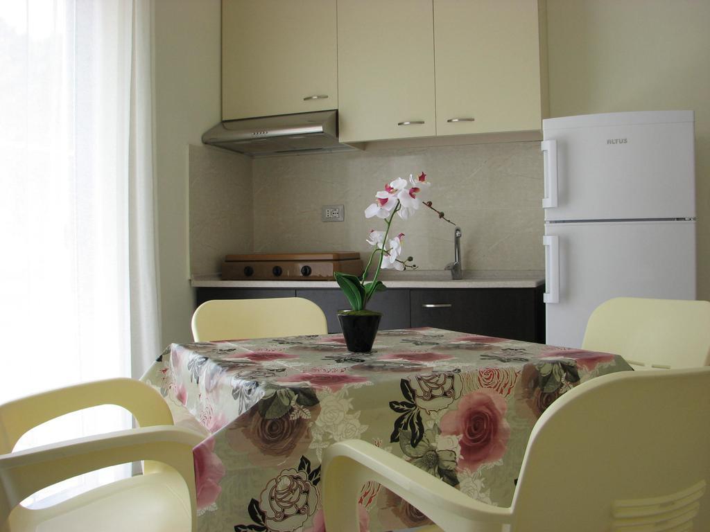 Aparthotel Vila Tufi Velipojë 外观 照片