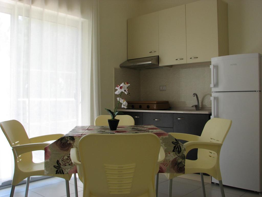 Aparthotel Vila Tufi Velipojë 外观 照片