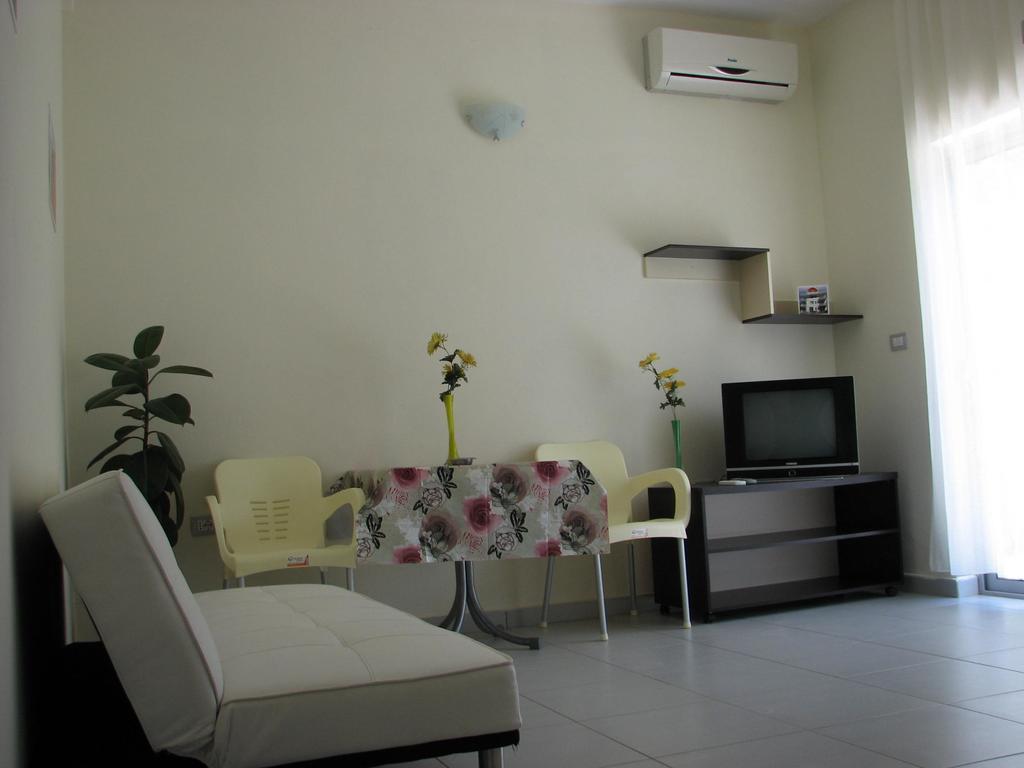 Aparthotel Vila Tufi Velipojë 外观 照片